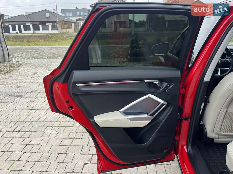 Внедорожник / Кроссовер Audi Q3 2020 в Ровно