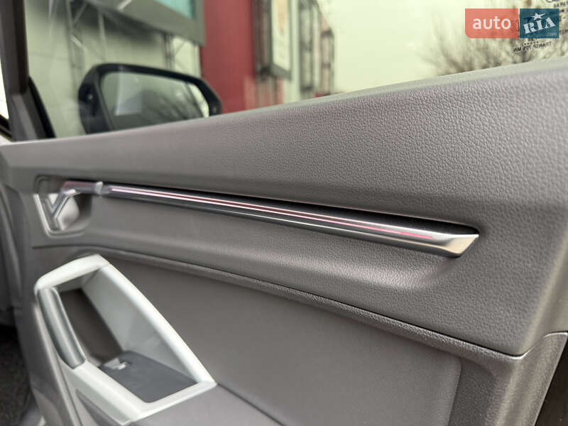 Позашляховик / Кросовер Audi Q3 2020 в Києві