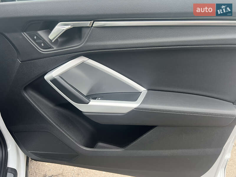 Позашляховик / Кросовер Audi Q3 2023 в Сумах фото 40 Позашляховик / Кросовер Audi Q3 2023 в Сумах