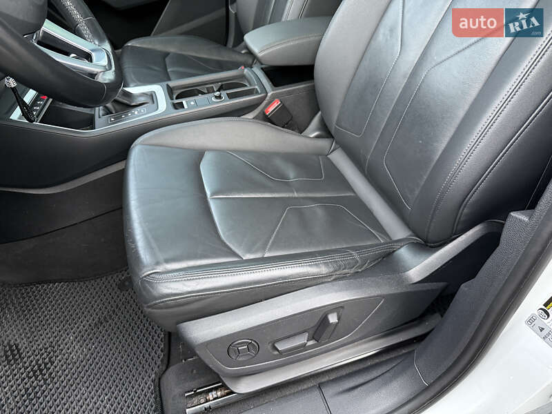 Позашляховик / Кросовер Audi Q3 2021 в Києві фото 16 Позашляховик / Кросовер Audi Q3 2021 в Києві