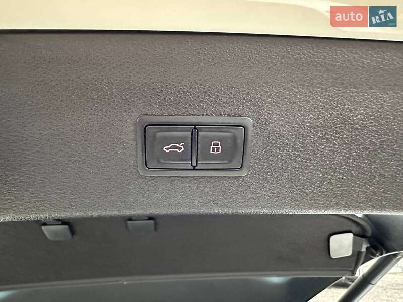 Внедорожник / Кроссовер Audi Q3 2015 в Львове