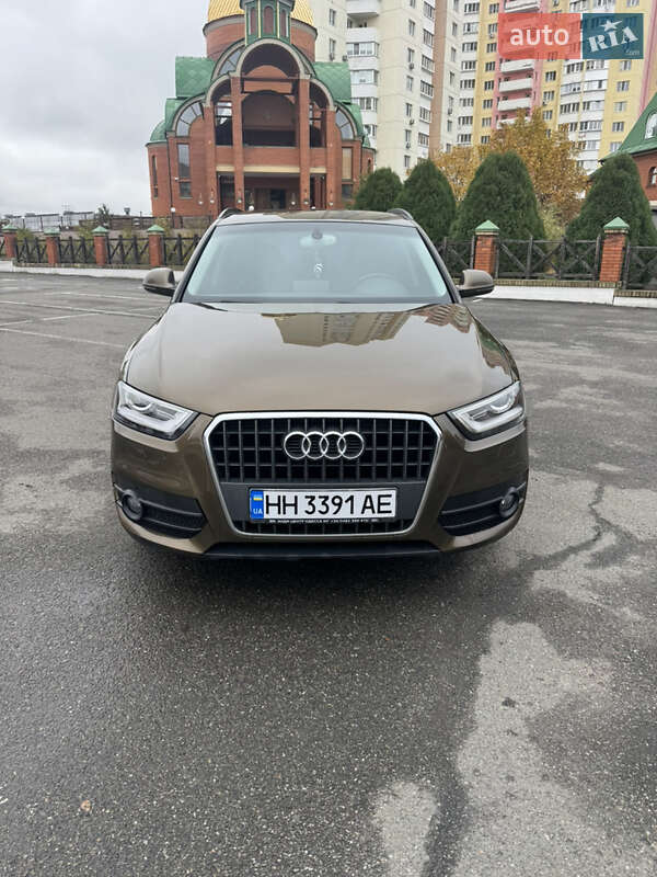 Внедорожник / Кроссовер Audi Q3 2014 в Киеве