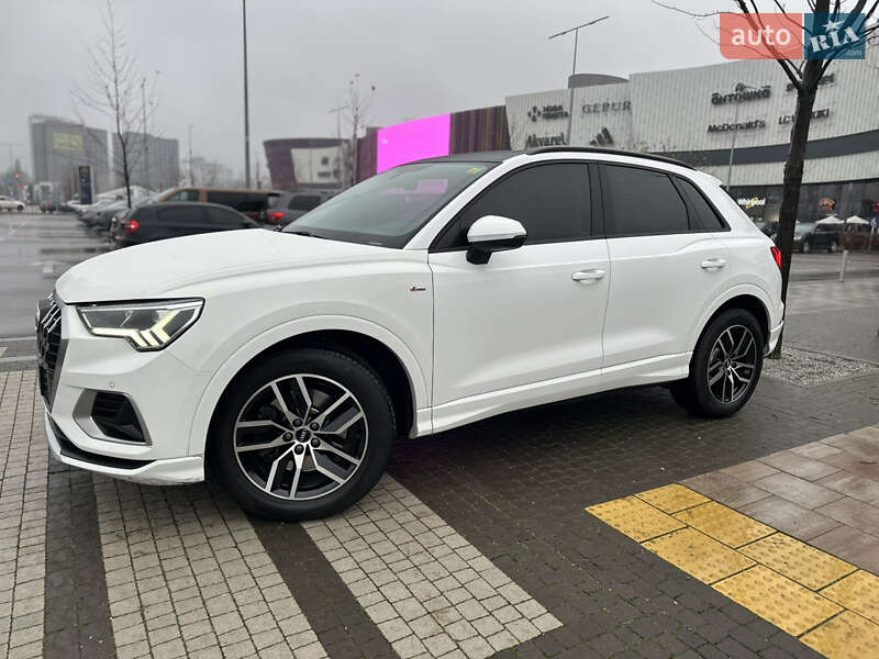 Внедорожник / Кроссовер Audi Q3 2020 в Киеве