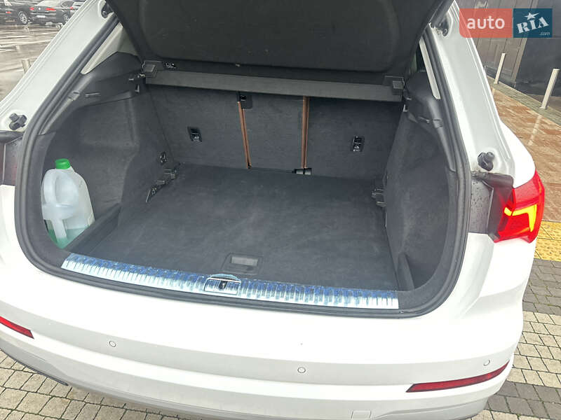 Внедорожник / Кроссовер Audi Q3 2020 в Киеве