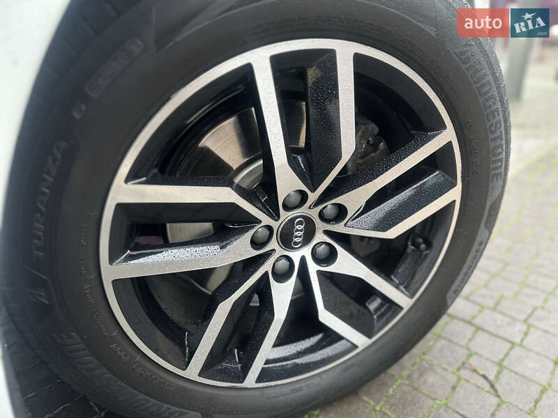 Внедорожник / Кроссовер Audi Q3 2020 в Киеве