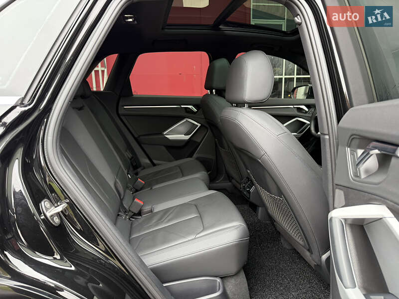 Внедорожник / Кроссовер Audi Q3 2020 в Киеве