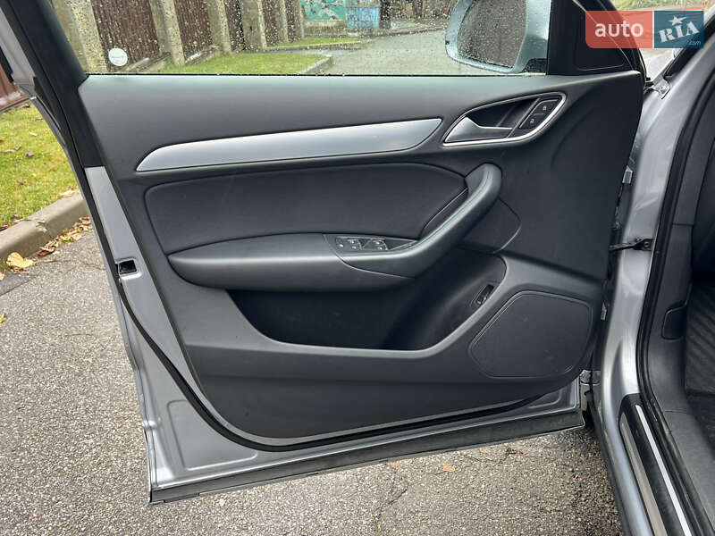 Внедорожник / Кроссовер Audi Q3 2017 в Киеве