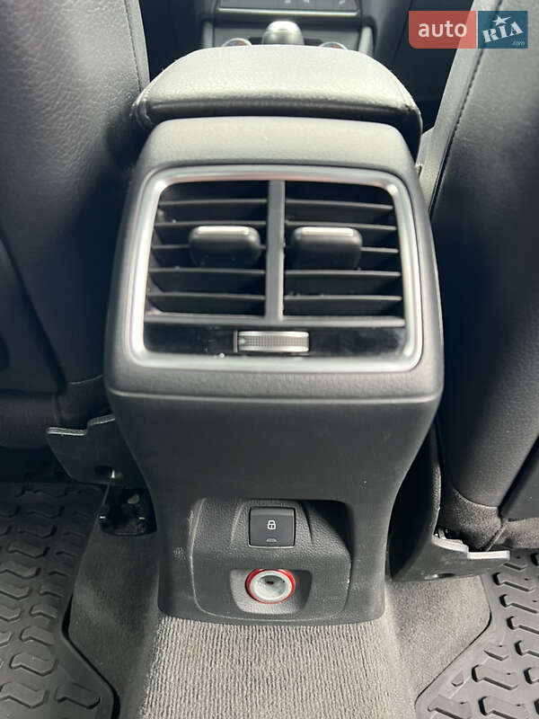 Внедорожник / Кроссовер Audi Q3 2017 в Киеве