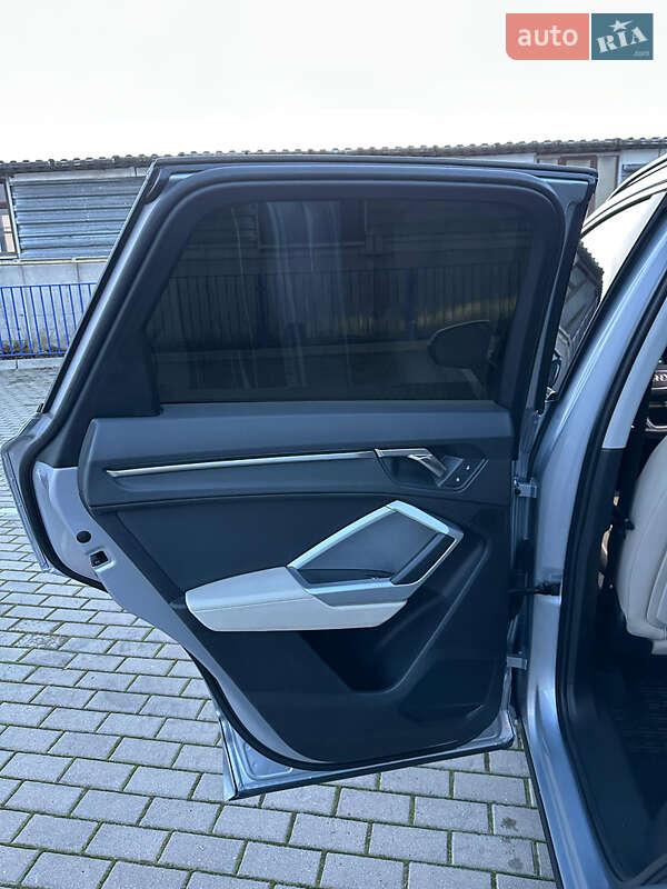 Внедорожник / Кроссовер Audi Q3 2020 в Тернополе