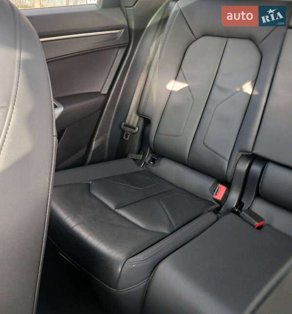 Внедорожник / Кроссовер Audi Q3 2021 в Киеве