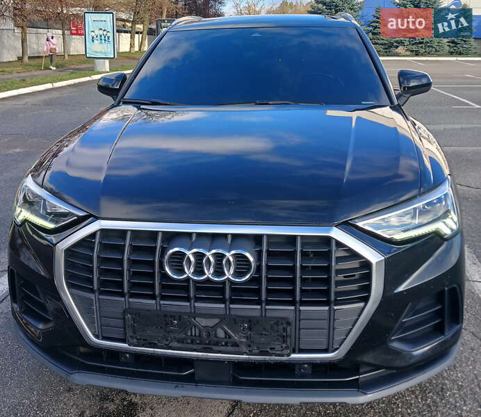 Внедорожник / Кроссовер Audi Q3 2021 в Киеве