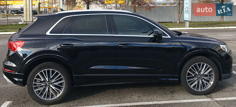 Внедорожник / Кроссовер Audi Q3 2021 в Киеве