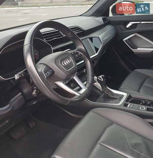 Внедорожник / Кроссовер Audi Q3 2021 в Киеве