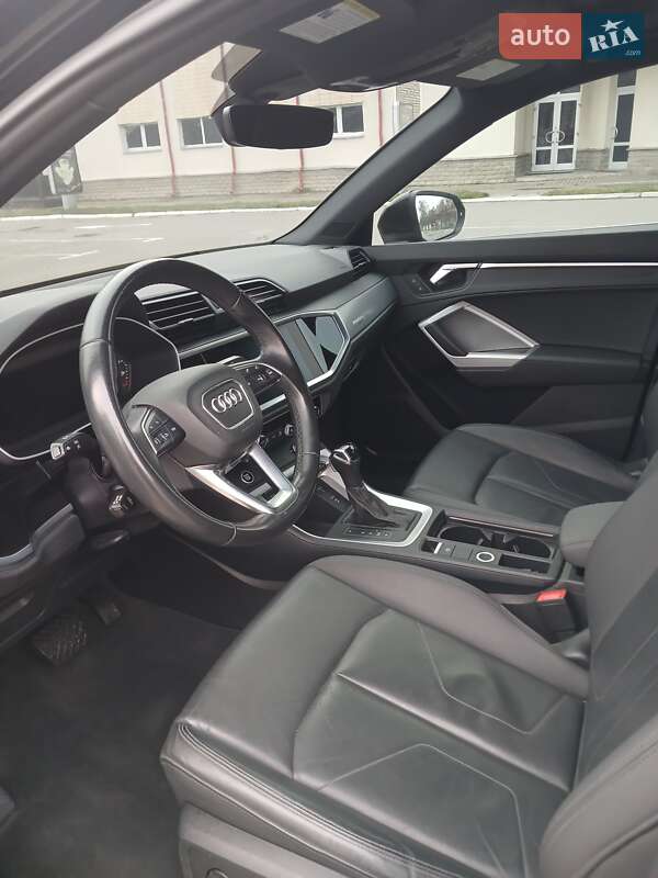 Внедорожник / Кроссовер Audi Q3 2021 в Киеве