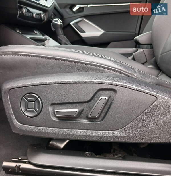 Внедорожник / Кроссовер Audi Q3 2021 в Киеве