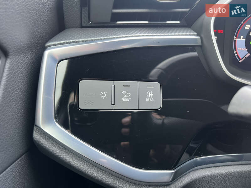 Позашляховик / Кросовер Audi Q3 2020 в Мукачевому