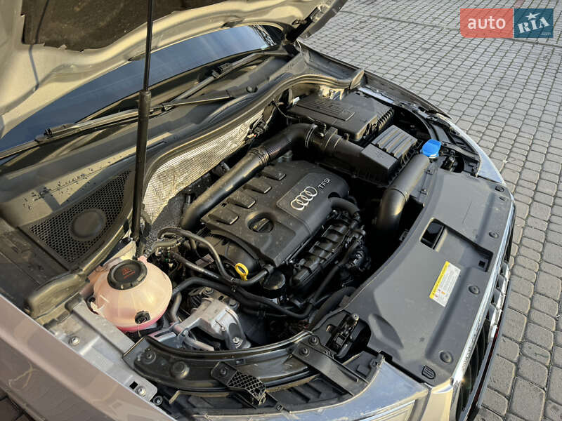 Внедорожник / Кроссовер Audi Q3 2015 в Ужгороде