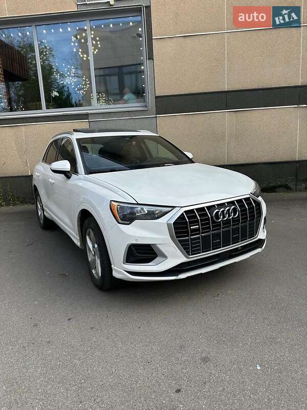 Внедорожник / Кроссовер Audi Q3 2019 в Киеве