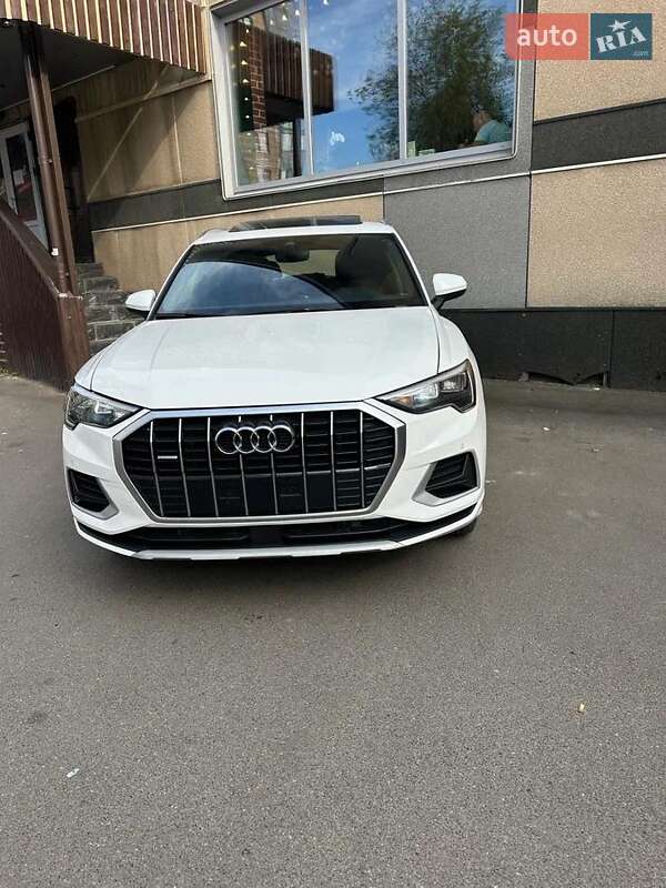 Внедорожник / Кроссовер Audi Q3 2019 в Киеве