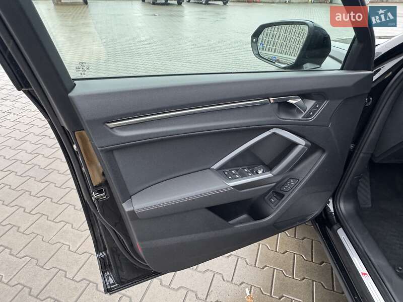 Внедорожник / Кроссовер Audi Q3 2024 в Киеве