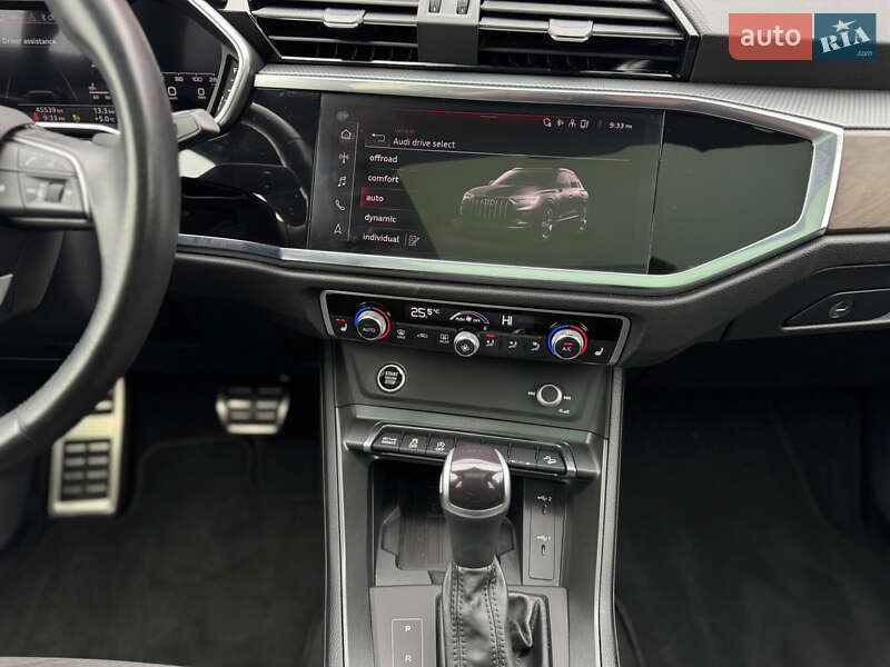 Внедорожник / Кроссовер Audi Q3 2022 в Луцке