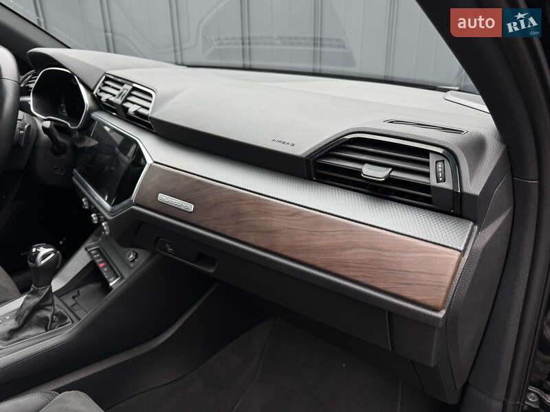 Внедорожник / Кроссовер Audi Q3 2022 в Луцке