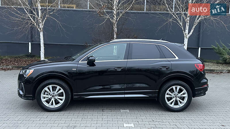 Внедорожник / Кроссовер Audi Q3 2020 в Киеве