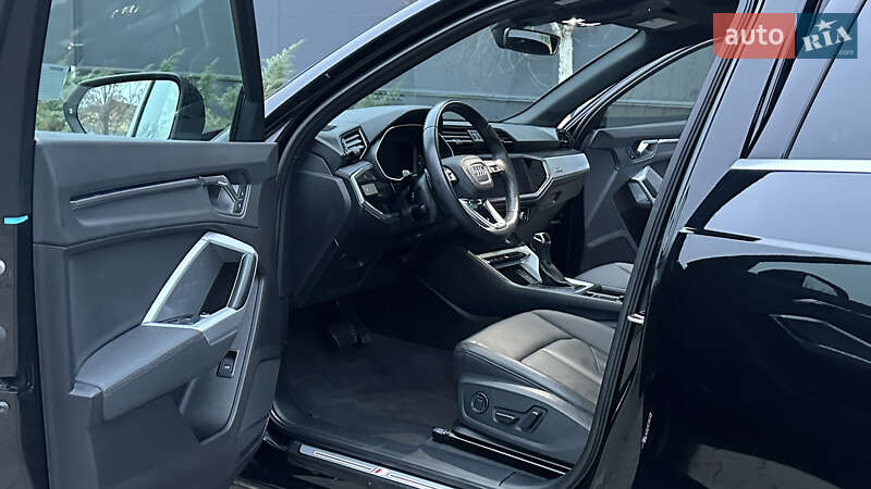 Внедорожник / Кроссовер Audi Q3 2020 в Киеве