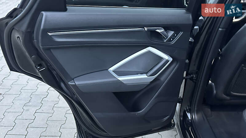 Внедорожник / Кроссовер Audi Q3 2020 в Киеве