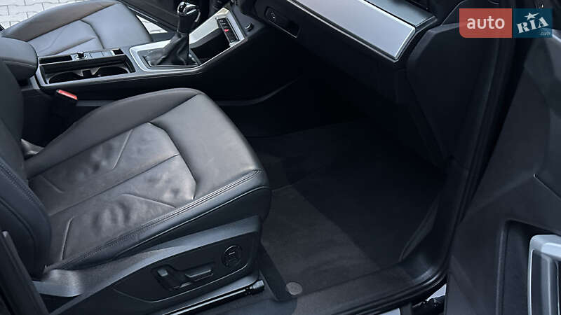 Внедорожник / Кроссовер Audi Q3 2020 в Киеве