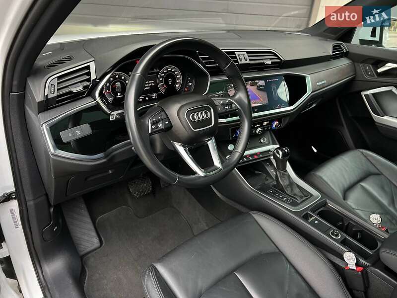 Внедорожник / Кроссовер Audi Q3 2019 в Одессе