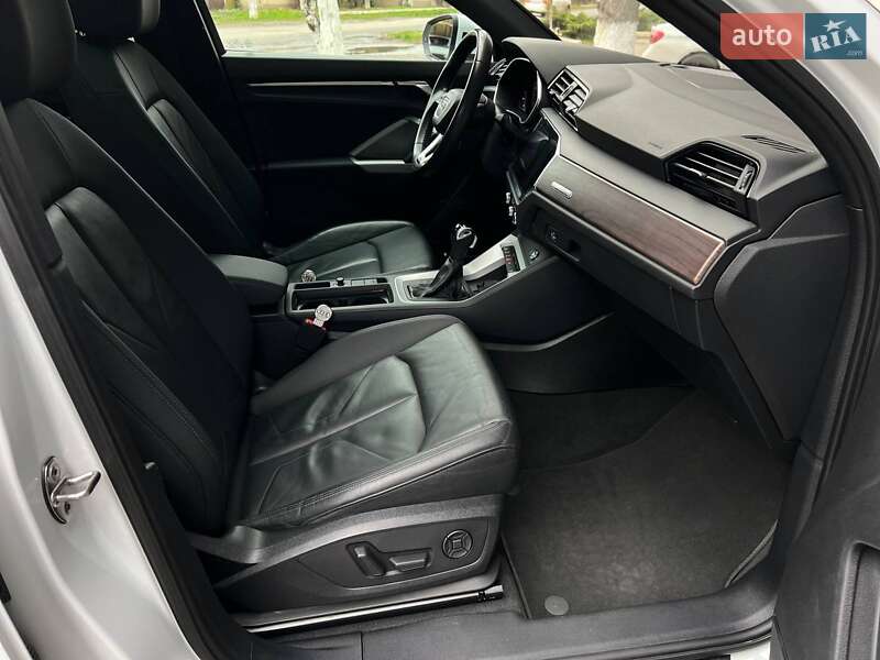 Внедорожник / Кроссовер Audi Q3 2019 в Одессе