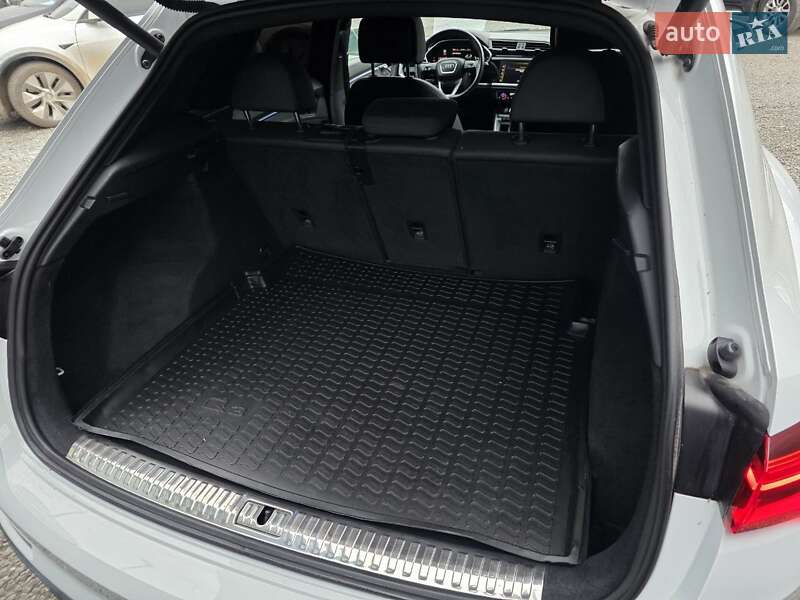 Внедорожник / Кроссовер Audi Q3 2019 в Тернополе