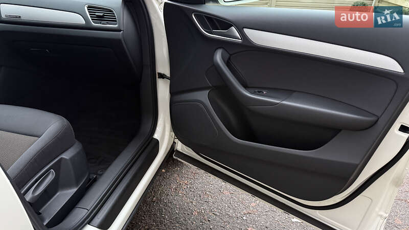 Внедорожник / Кроссовер Audi Q3 2013 в Киеве