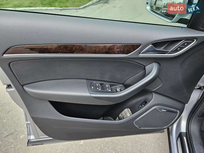 Внедорожник / Кроссовер Audi Q3 2015 в Черновцах