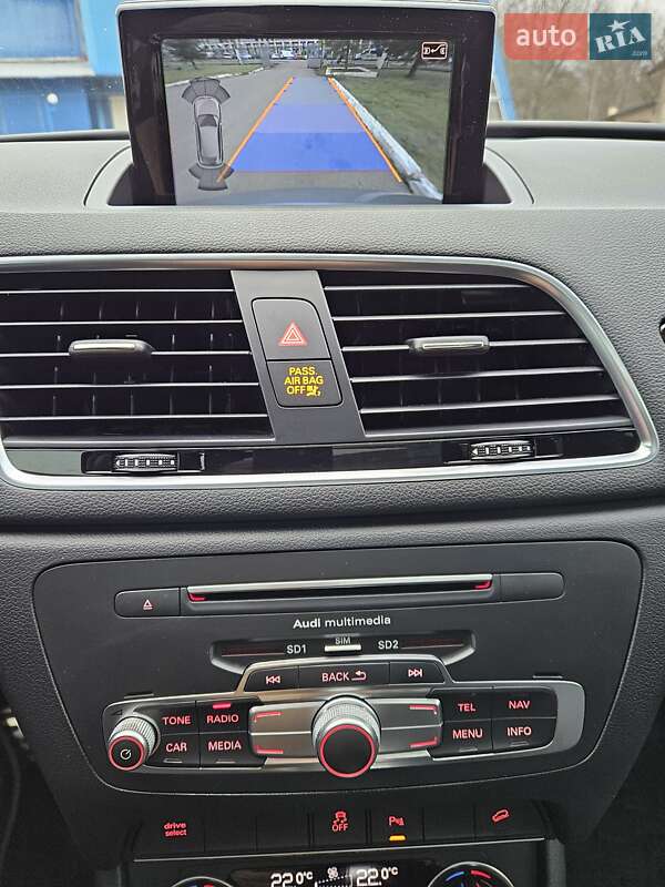 Внедорожник / Кроссовер Audi Q3 2015 в Черновцах