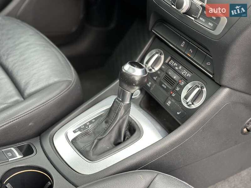 Внедорожник / Кроссовер Audi Q3 2014 в Ужгороде