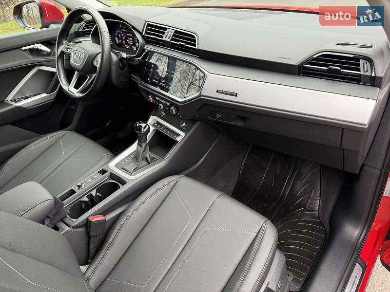 Внедорожник / Кроссовер Audi Q3 2021 в Киеве