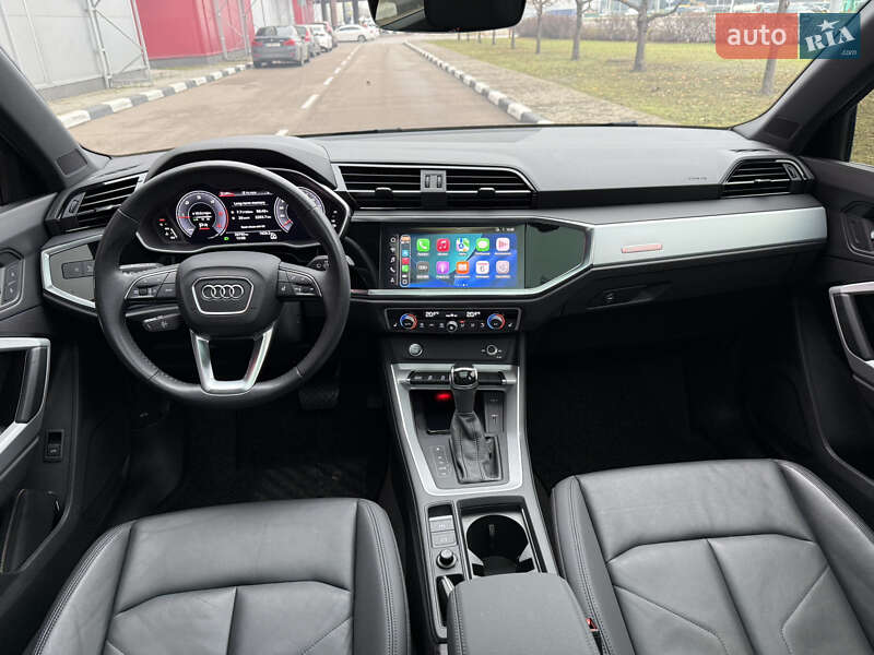 Внедорожник / Кроссовер Audi Q3 2020 в Киеве