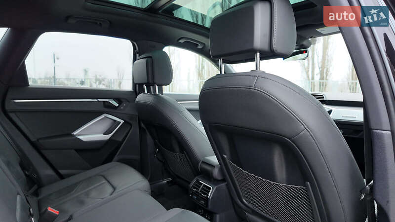 Внедорожник / Кроссовер Audi Q3 2020 в Киеве