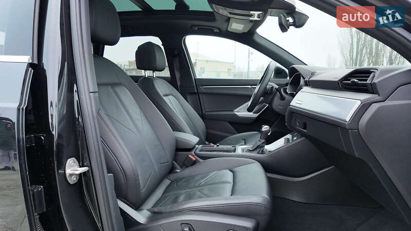 Внедорожник / Кроссовер Audi Q3 2020 в Киеве