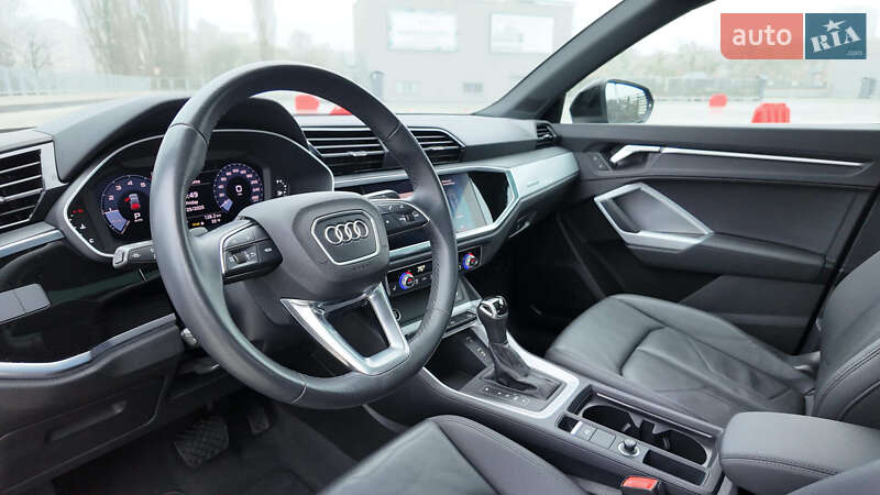 Внедорожник / Кроссовер Audi Q3 2020 в Киеве