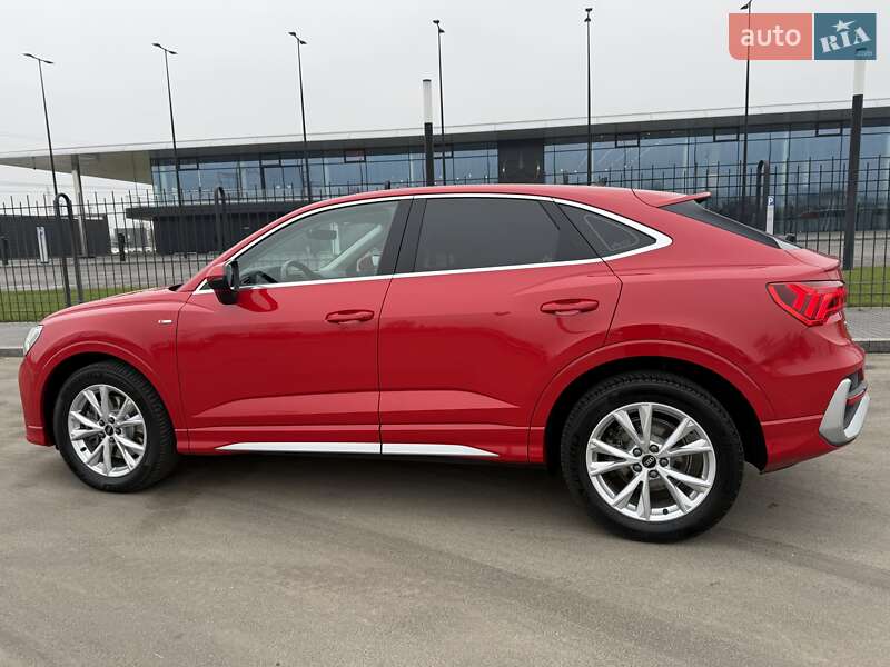 Внедорожник / Кроссовер Audi Q3 2021 в Киеве