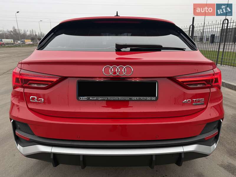 Внедорожник / Кроссовер Audi Q3 2021 в Киеве