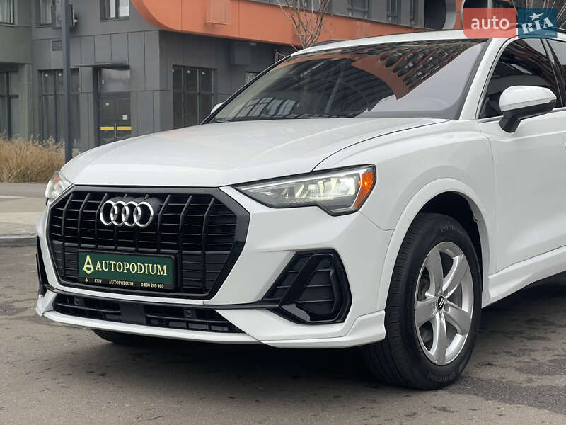 Внедорожник / Кроссовер Audi Q3 2019 в Киеве
