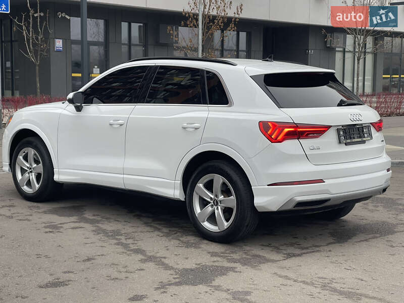 Внедорожник / Кроссовер Audi Q3 2019 в Киеве