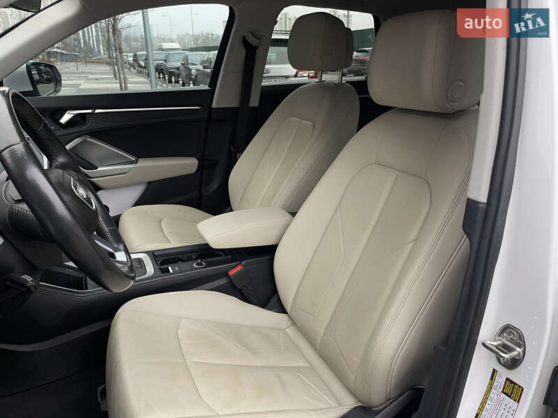 Внедорожник / Кроссовер Audi Q3 2019 в Киеве