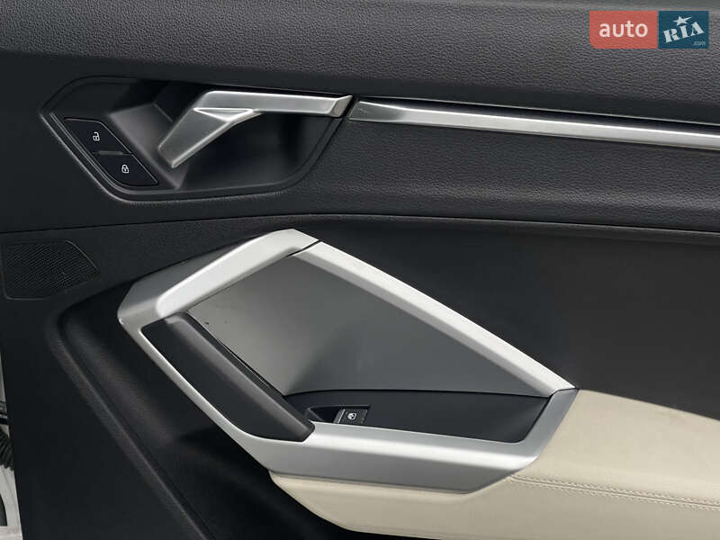 Внедорожник / Кроссовер Audi Q3 2019 в Киеве