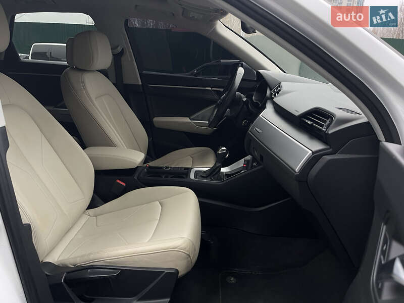 Внедорожник / Кроссовер Audi Q3 2019 в Киеве