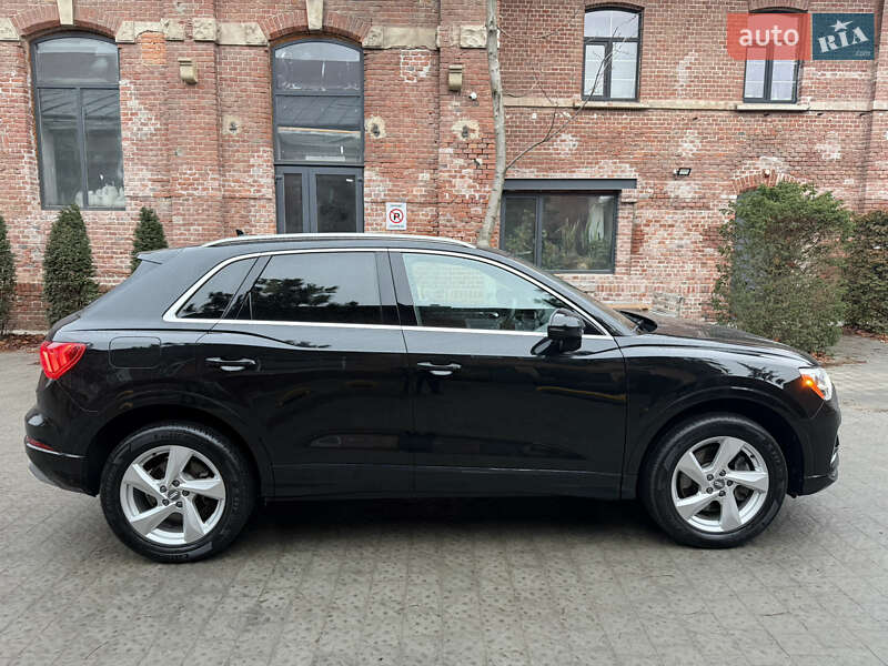 Внедорожник / Кроссовер Audi Q3 2019 в Львове
